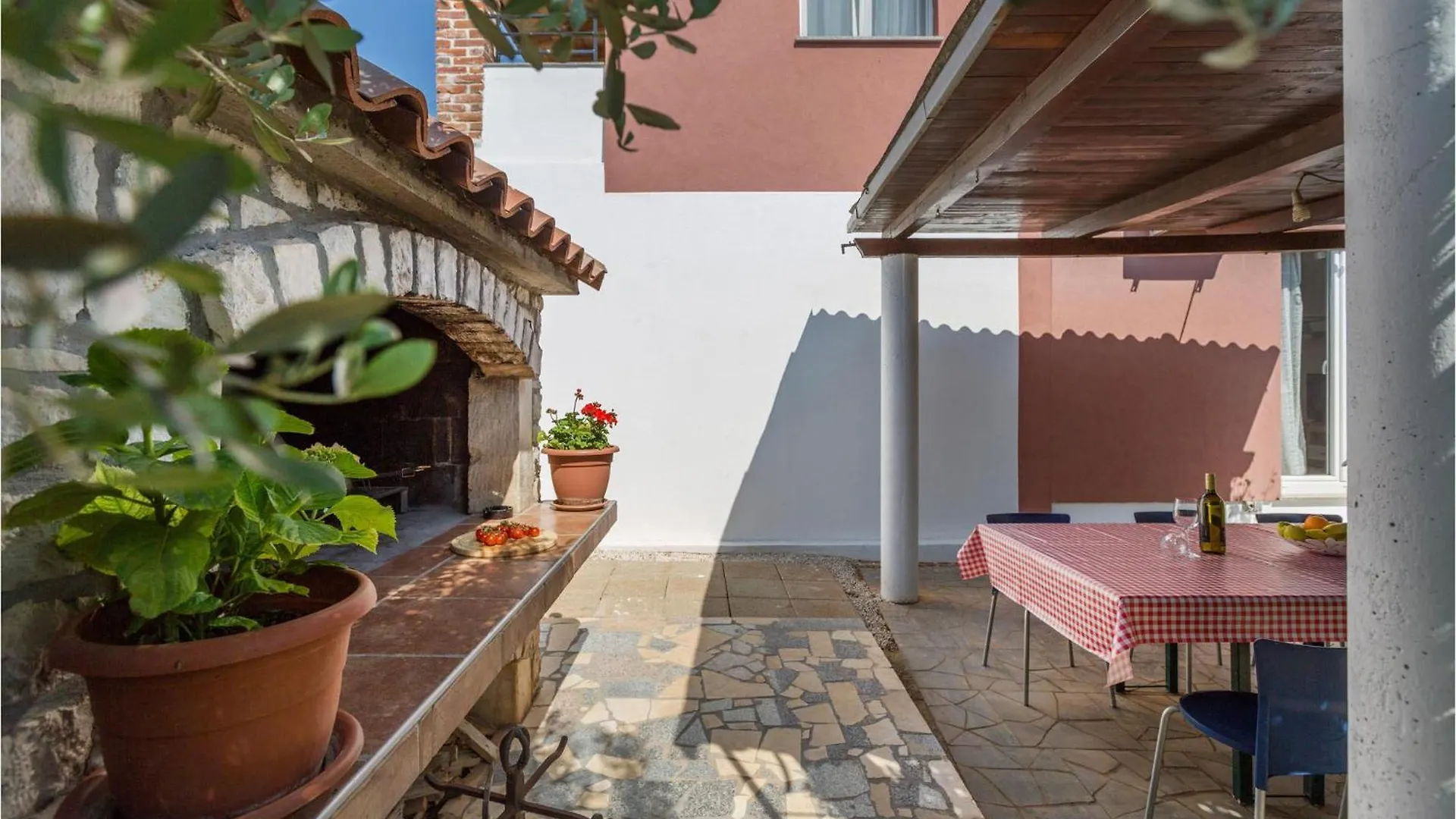 Gorgeous Home In Pula With Wifi 0*,  Kroatië